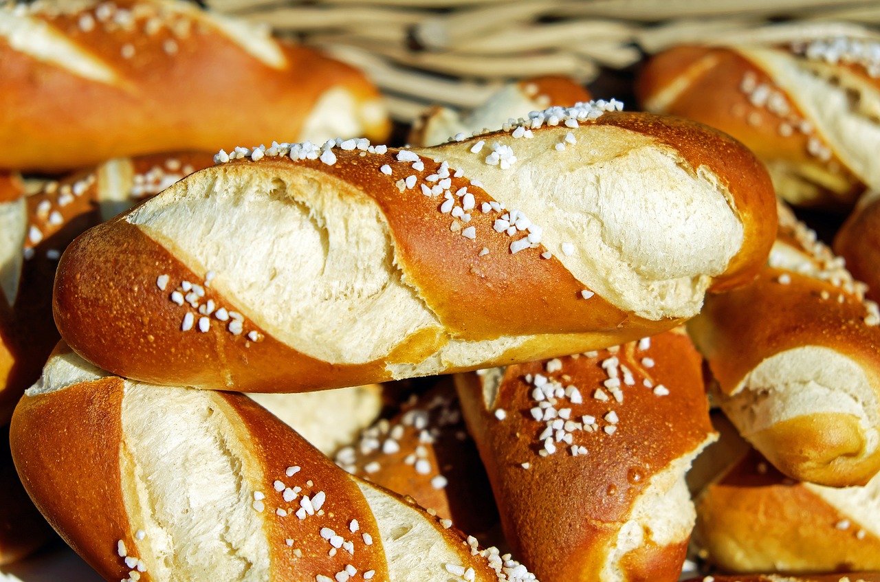 pretzels, baked goods, food-1491789.jpg